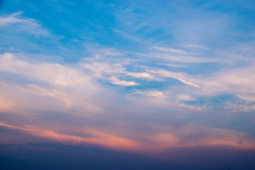 Obraz premium Wolken im Sonnenuntergang