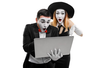 Two mimes saw something inappropriate
