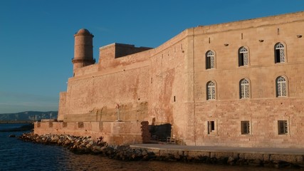 Marseille, fort Saint-Jean au soleil couchant (France)