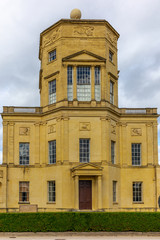 Fototapeta na wymiar The impressive old observatory in Oxford in a sunny autumn day - 1