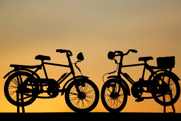 Obraz premium bicycle silhouette on sweet sky and shadow