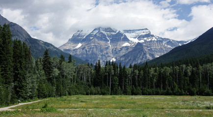 Fototapeta na wymiar Panoramic view of Mount Robson, the highest mountain in the Canadian Rockie