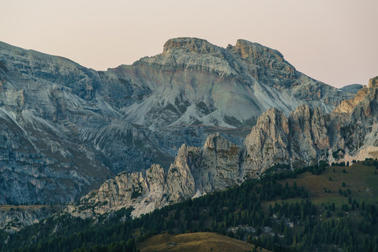 Blick auf die Cirspitzen und den Stevia in den s&uuml;dtiroler Dolomiten