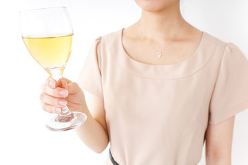 お酒を飲む女性