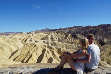 Naklejka premium Paar in der Wüste | Kalifornien | USA
