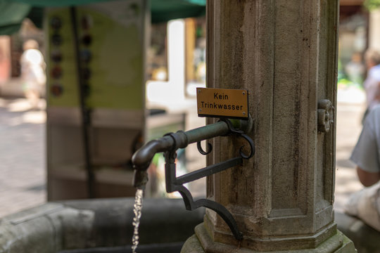 Brunnen mit dem Hinweis kein Trinkwasser