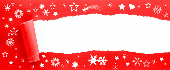 weihnachtliches Geschenkspapier aufgerissen - Ihre Botschaft auf weißer Fläche