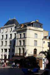 Naklejka premium bâtiments autour de la place de l'hôtel de ville de Poitiers