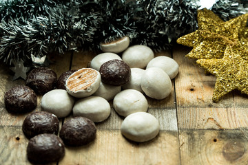 Obraz na płótnie Canvas christmas sweet, chocolate gingerbreads on wooden background