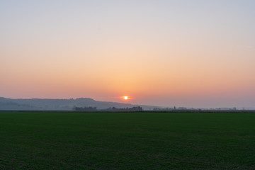 Sonnenuntergang am Land