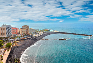 Blick auf Puerto de la Cruz Teneriffa Kanarische Insel