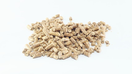 Biocombustible de Pellets para estufas o calderas de calefacción con fondo blanco para texto