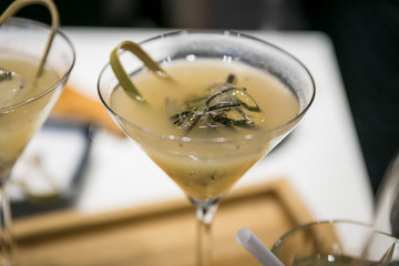Catering / Long Drink mit Rosmarin-Eiswürfel