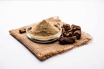 Hemidesmus indicus also known as Ananthamoola or Naruneendi or Nannari in dried steam and powder form. It's a useful Ayurvedic medicine from India