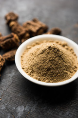 Hemidesmus indicus also known as Ananthamoola or Naruneendi or Nannari in dried steam and powder form. It's a useful Ayurvedic medicine from India