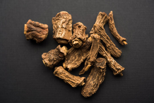 Hemidesmus indicus also known as Ananthamoola or Naruneendi or Nannari in dried steam and powder form. It's a useful Ayurvedic medicine from India