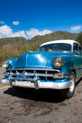 Plakat Taxi y carro clásico americano en las calles de La Habana Cuba