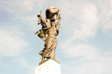 Fototapeta na wymiar Statue - Partisan Glory