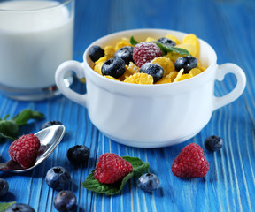 healthy eating and diet concept: Corn Flakes with fresh berrys cereal in a bowl and glass with milk.