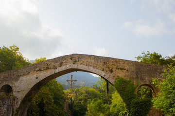 Fototapeta na wymiar bridge-asturias-cangasdeonis-5184x3456