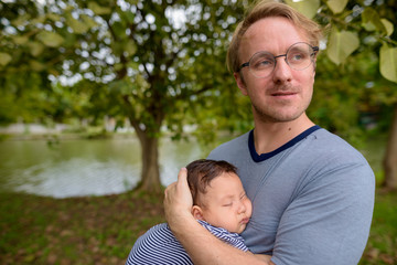 Fototapeta premium Father and baby son bonding together at the park
