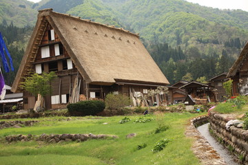 Fototapeta na wymiar japanese old wooden house