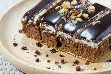 Chocolate Brownie Cut into four pieces Lay on a plate of wood.
