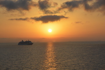 Obraz na płótnie Canvas Sunset at Sea