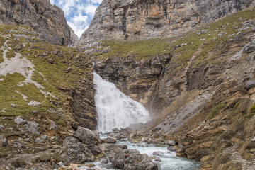Obraz premium Cola de Caballo, Parque Nacional de Ordesa y Monte Perdido