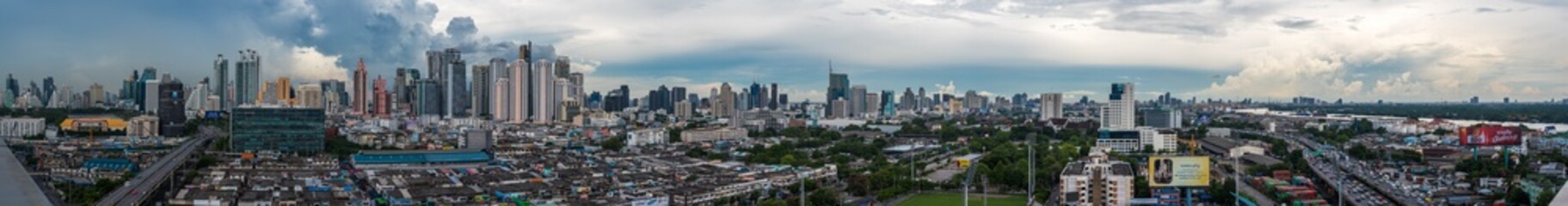 Fototapeta na wymiar Panorama cityscape with building in Bangkok city