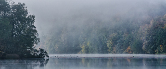 AUTUMN MORNING - Mysterious lake in the fog © Wojciech Wrzesień