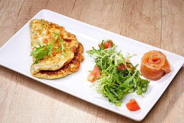 omelette with salad