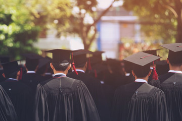 Obraz premium Group of Graduates during commencement. Concept education congratulation in University Degree. Graduation Ceremony 