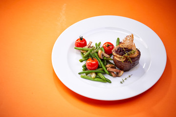 steak with vegetables