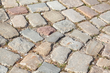 rötliches und graues Kopfsteinpflaster