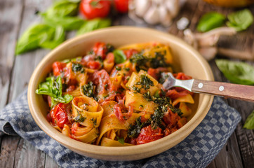 Tomato pasta basil