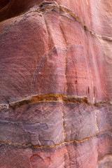 Gesteinsstrukturen in der antiken Stadt Petra, Jordanien