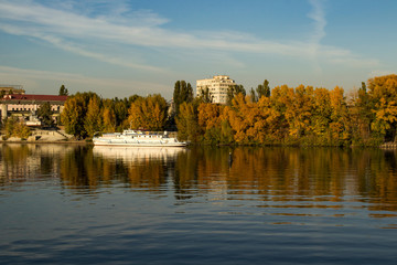 Fototapeta premium The yacht on the river near autumn park.