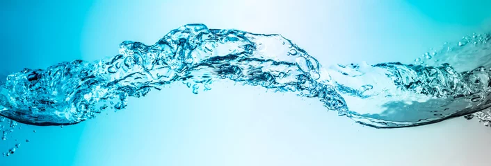 Poster Im Rahmen Welle des blauen Wassers mit Blasennahaufnahmehintergrundbeschaffenheit. Großes großes Foto. © HappyRichStudio