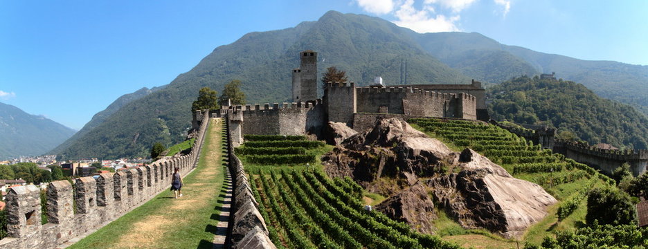castello di castelgrande a bellinzona in svizzera, castelgrande castle in bellinzona in italy