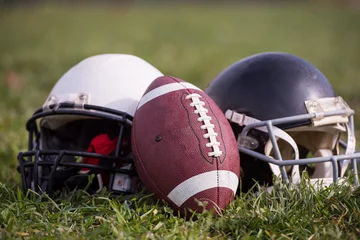 Abwaschbare Fototapete Jungenzimmer American Football Helme und Ball
