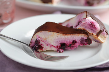 Cheesecake with black currant