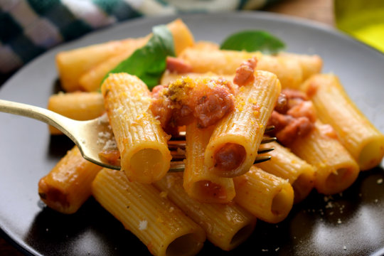 Rigatoni Cucina italiana Pasta ريغاتوني Italian cuisine リガトーニ ft81100378 Rigatone Amatriciana sounding la 리가토니 