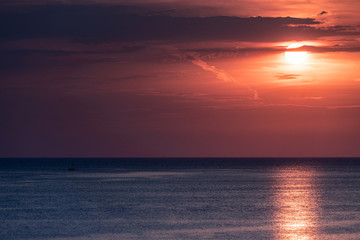 atardecer en el mar mediterraneo