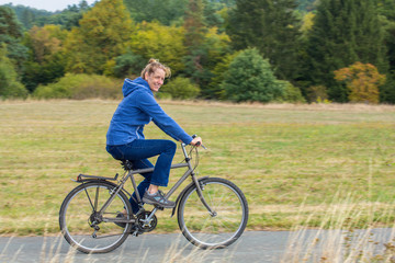 Fototapeta na wymiar Dutch woman cycling on mountain bike