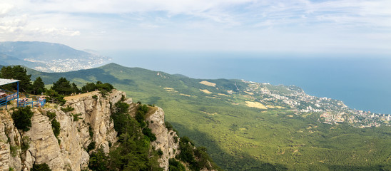 панорама с горы Ай-Петри с канатной дорогой, Ялта Крым,...