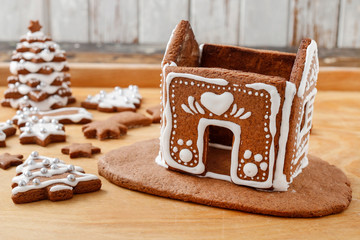 How to make gingerbread house, tutorial.