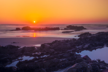 Obraz premium Sunset on Atlantic beach in Esposende