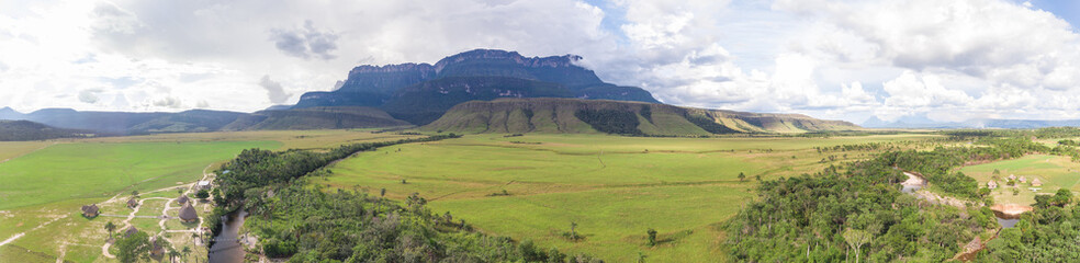 Fototapeta na wymiar Landscape Panorama of Auyantepui Mountain at Venezuela's Great Savannah