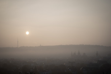 Stadt Landschaft im Nebel